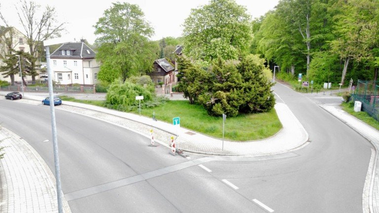 Vorderansicht Chemnitz Gewerbegrundst�ck Verkehrsfl�che Nahe B95 u. Autobahnkreuz - DER Standort f�r Ladeparkbetreiber