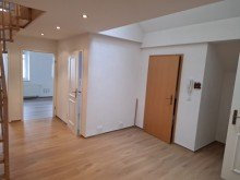 Eingangsbereich mit Tageslicht Wohnung DG Wundervolles Mehrfamilienhaus in Limbach-Oberfrohna zu verkaufen.