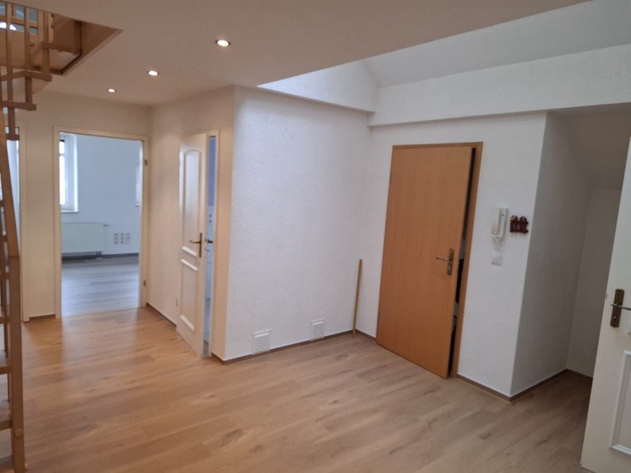 Eingangsbereich mit Tageslicht Wohnung DG Mehrfamilienhaus Limbach-Oberfrohna