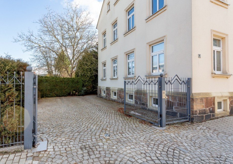 Einfahrt Mehrfamilienhaus Limbach-Oberfrohna