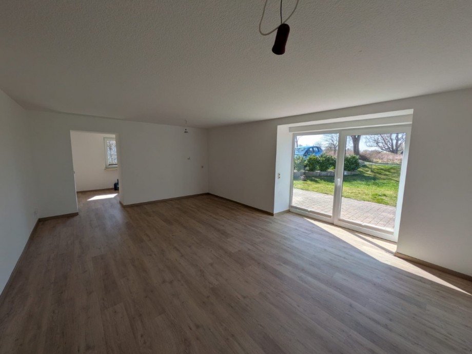 Wohnzimmer mit Blick zur K�che Terrassenwohnung Altenkirchen