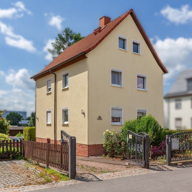 Schumacher1d Chemnitz - Sch�nau Einfamilienhaus Solides Einfamilienhaus mit sch�nem Grundst�ck in Chemnitz Sch�nau zu verkaufen.