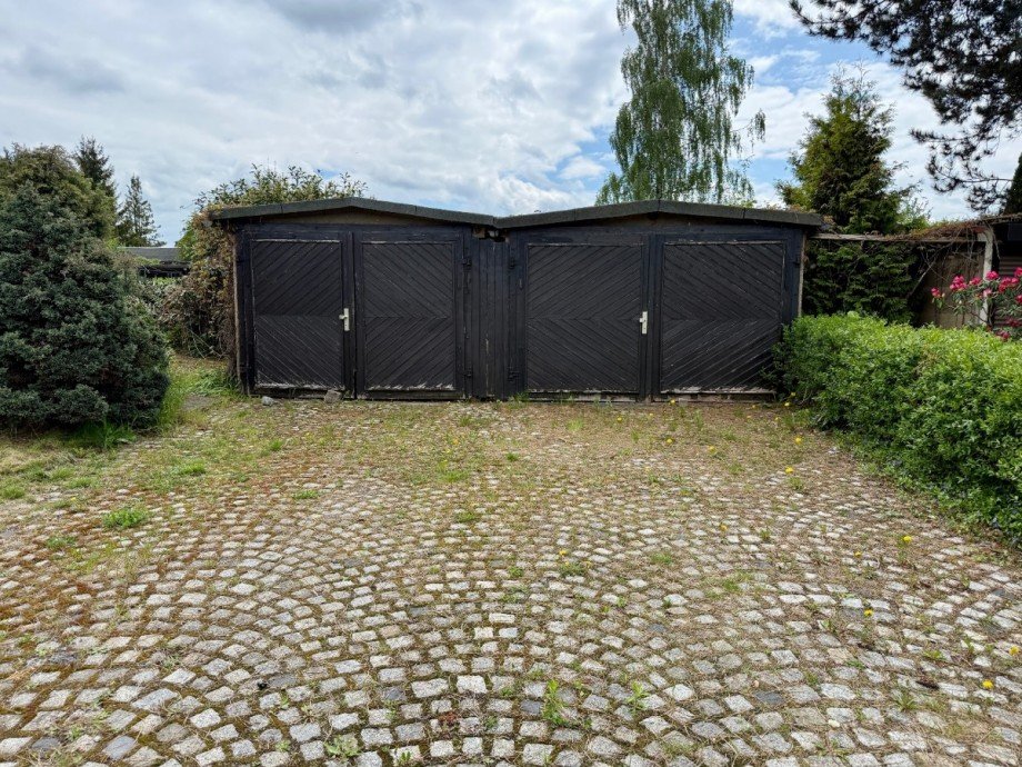 Garagen und Einfahrt Doppelhaush�lfte Chemnitz