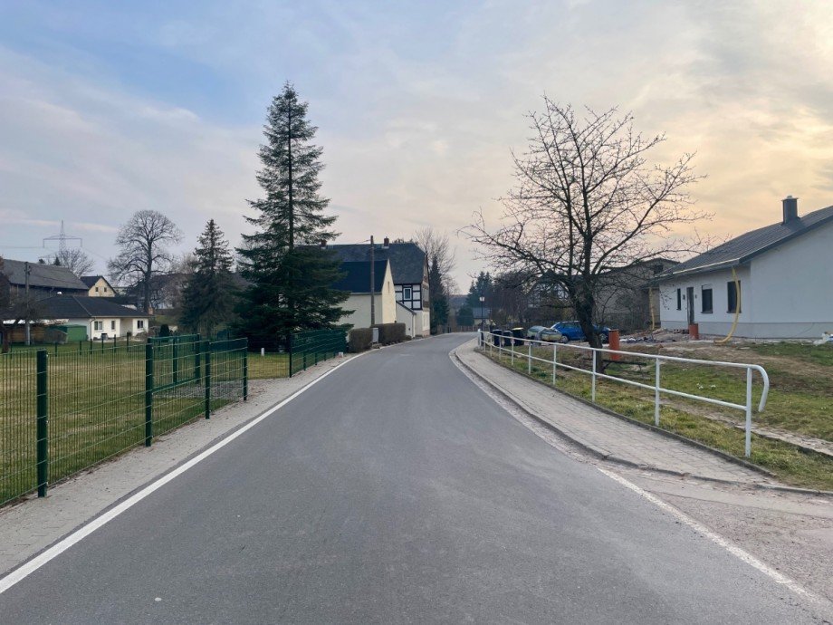 Stra�enflucht links Wohngrundst�ck Rossau OT Seifersbach